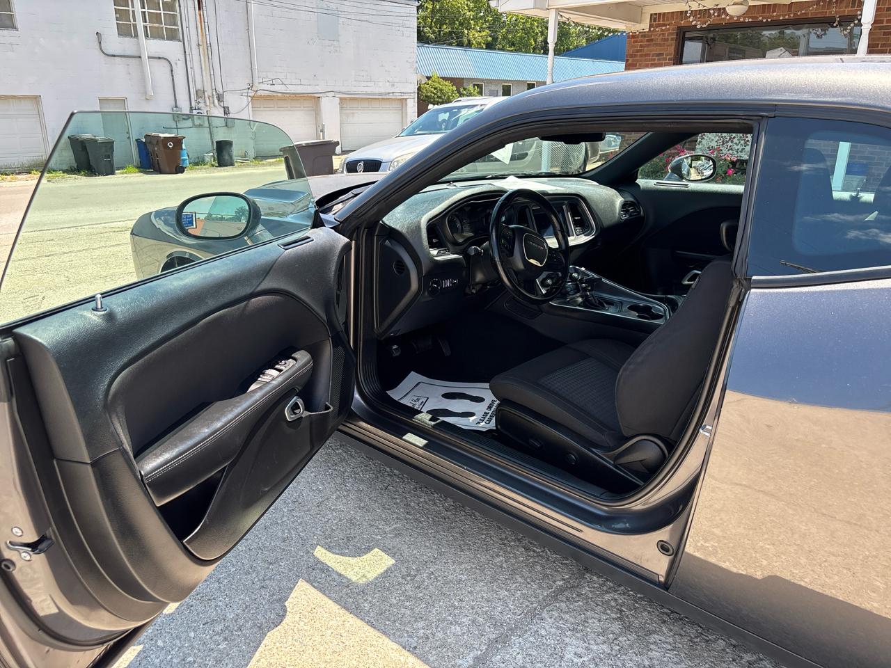 Dodge Challenger SXT RWD 2022