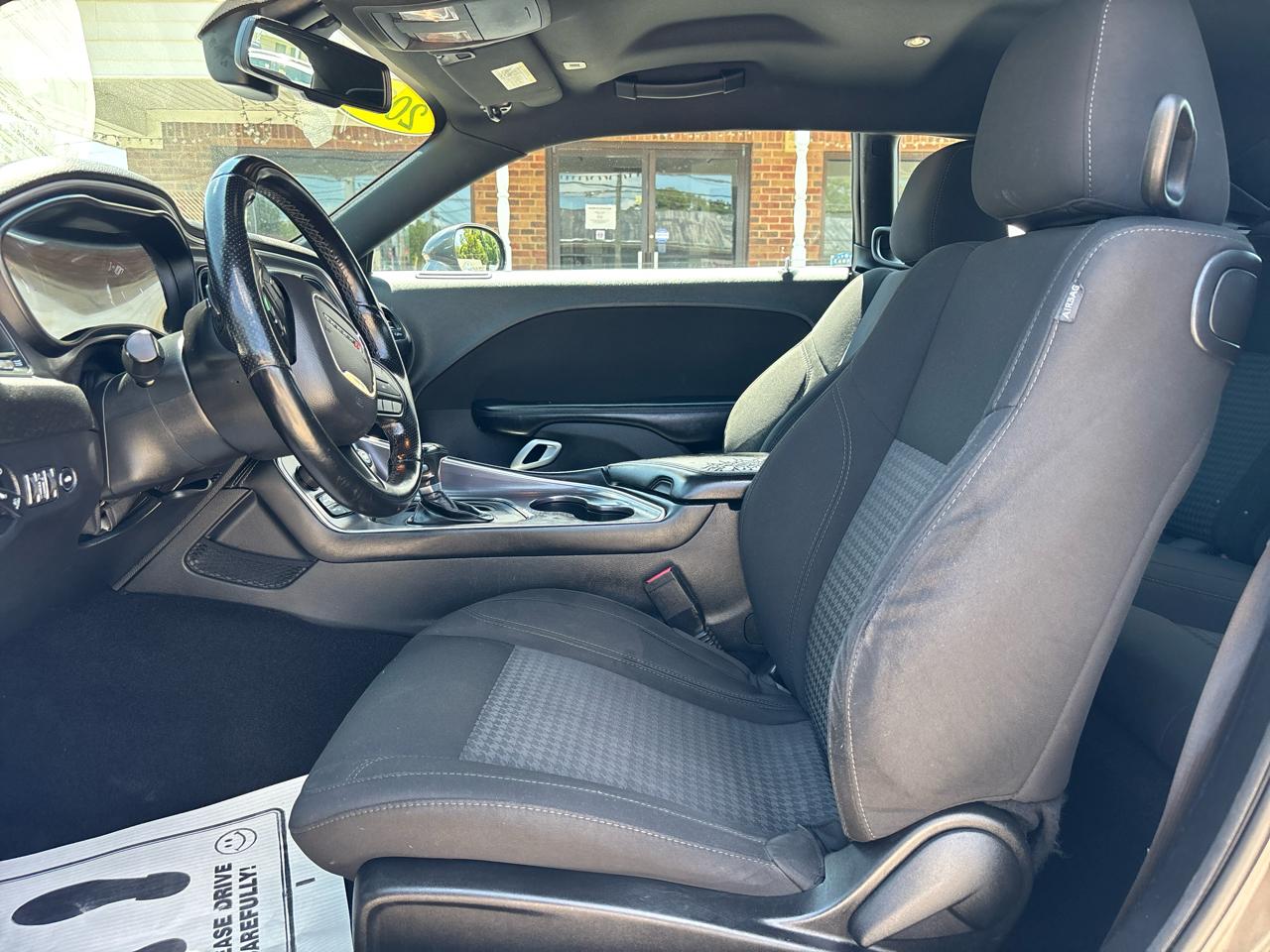 Dodge Challenger SXT RWD 2022