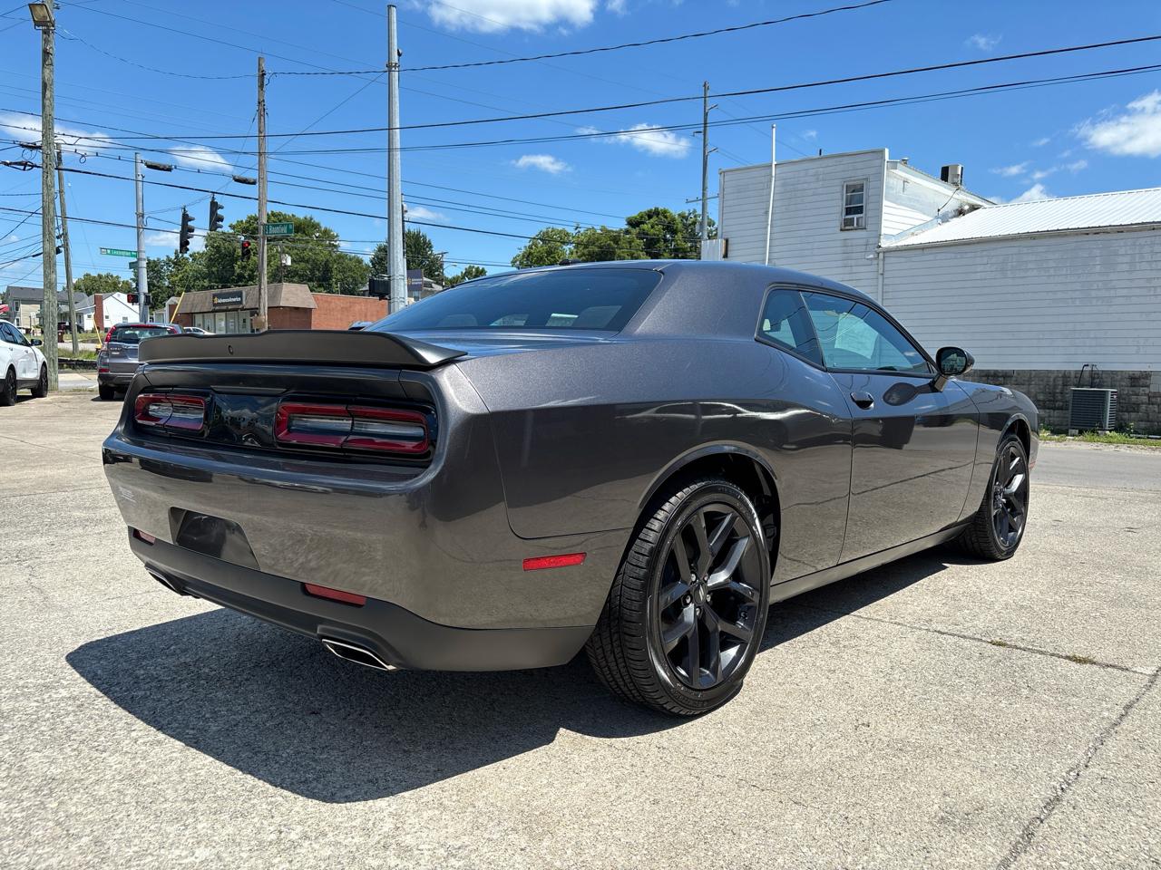 Dodge Challenger SXT RWD 2022