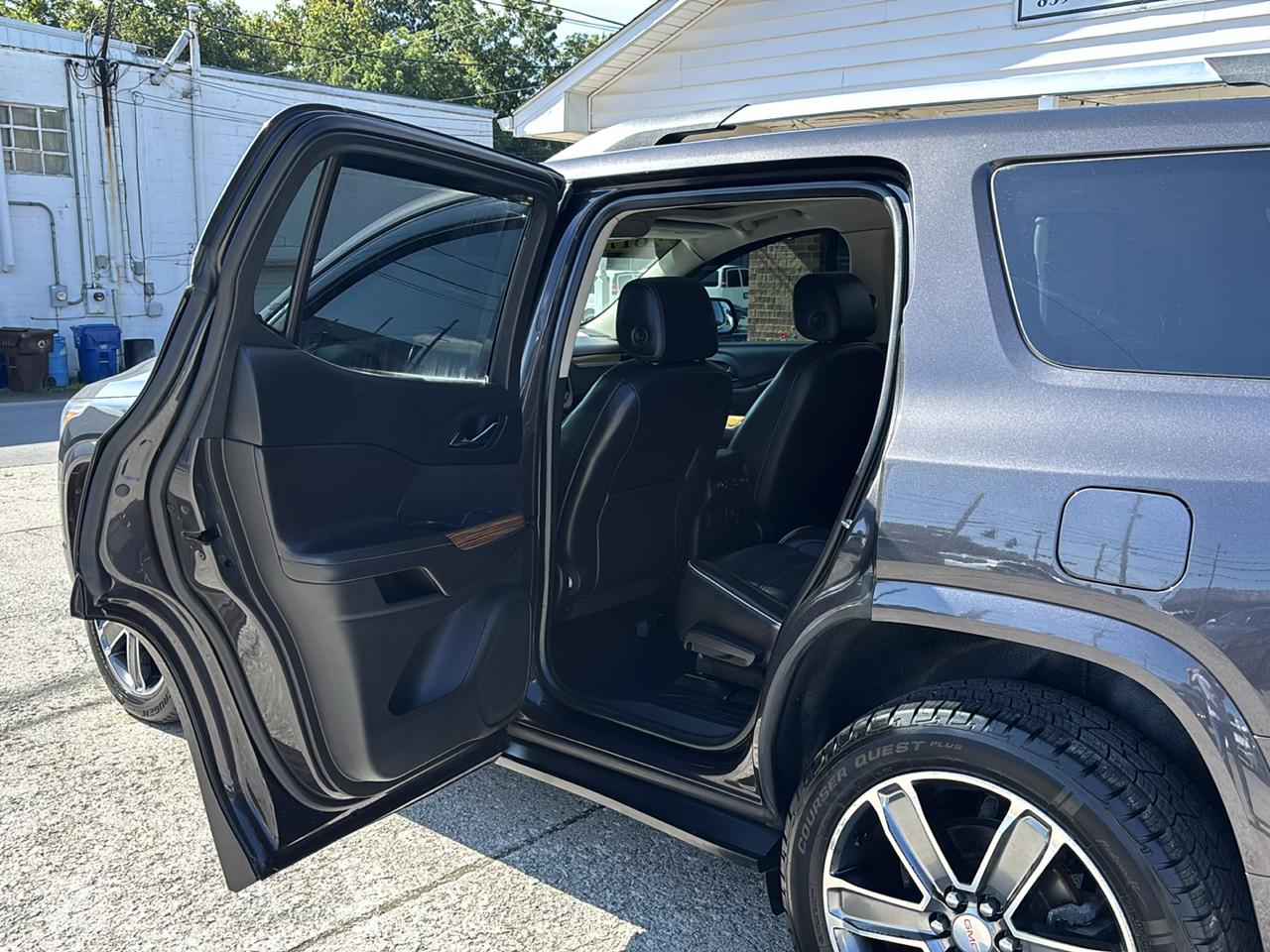 GMC Acadia AWD 4dr Denali 2017
