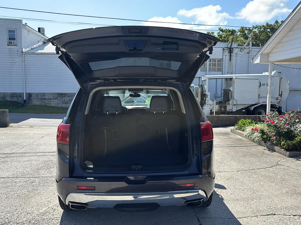 GMC Acadia AWD 4dr Denali 2017