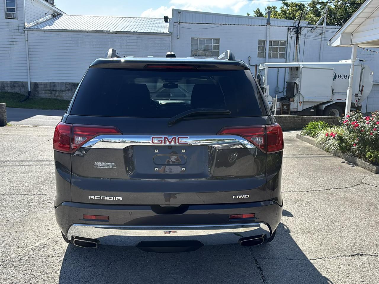 GMC Acadia AWD 4dr Denali 2017
