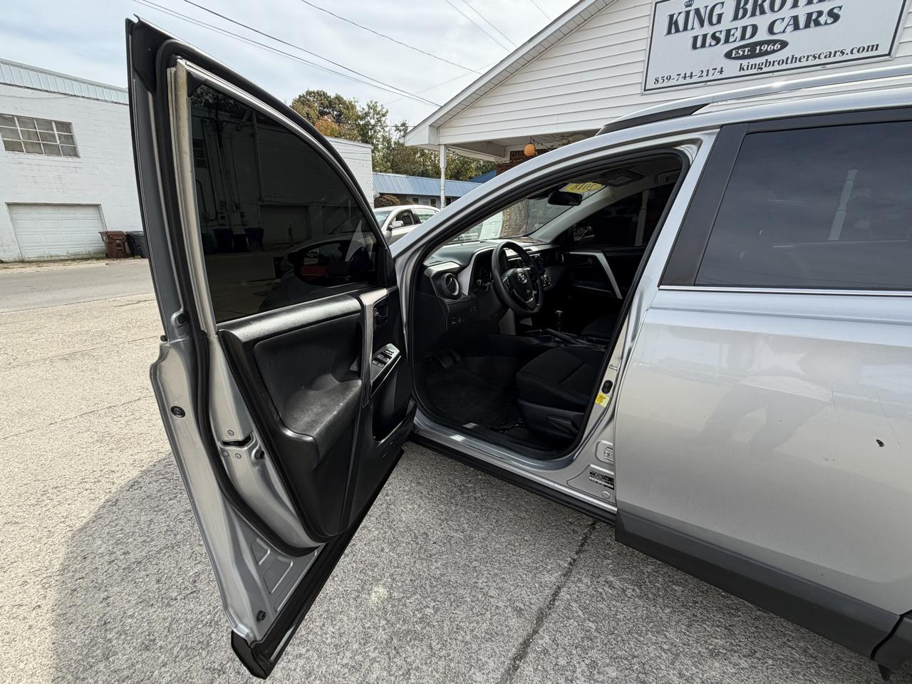 Toyota RAV4 LE AWD (Natl) 2018