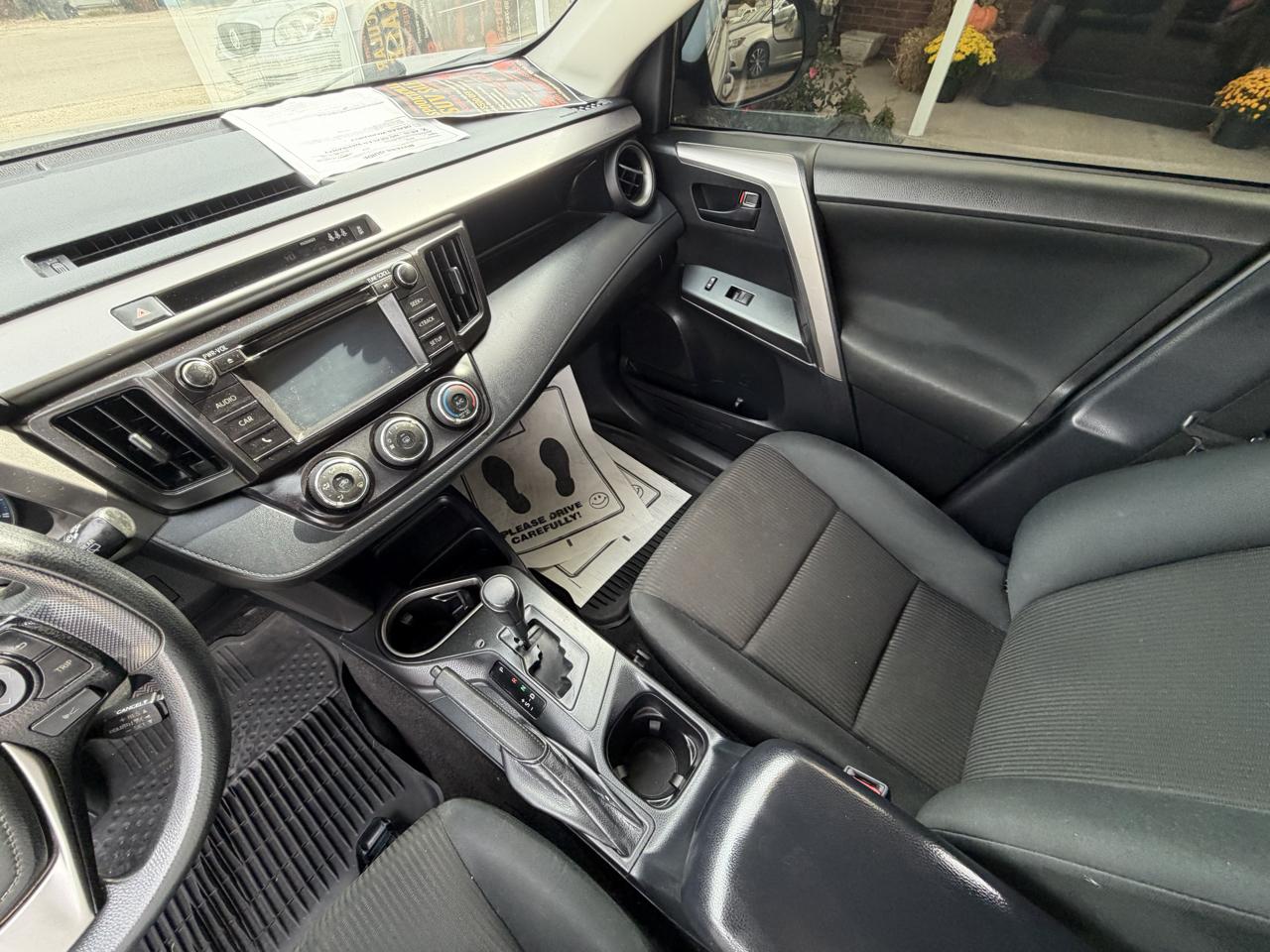 Toyota RAV4 LE AWD (Natl) 2018