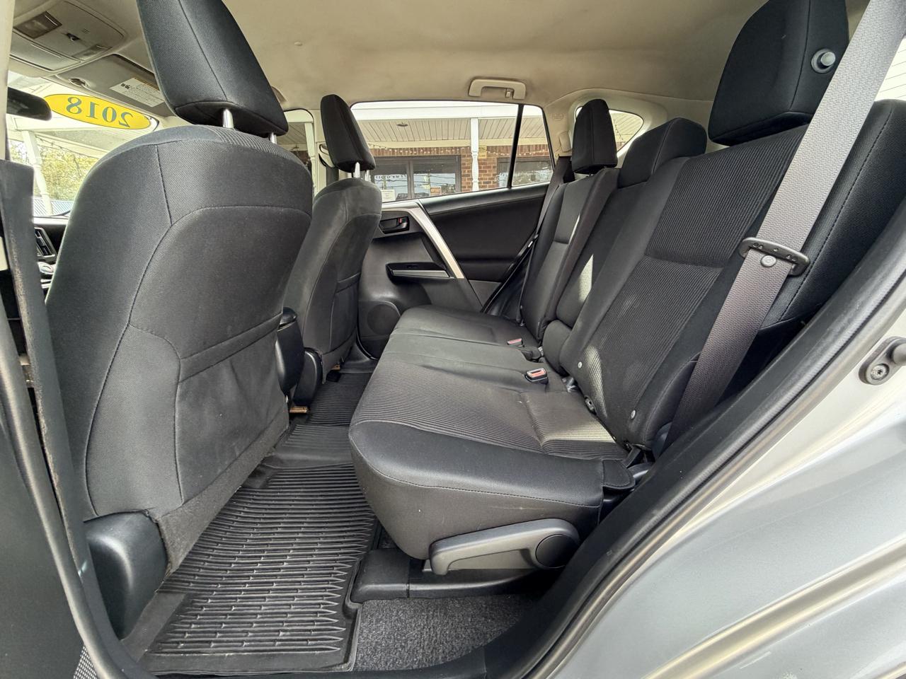 Toyota RAV4 LE AWD (Natl) 2018