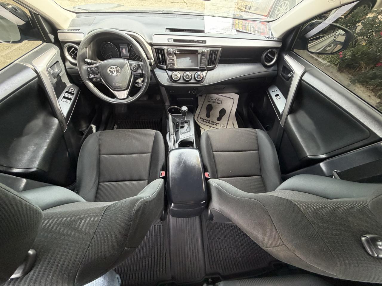 Toyota RAV4 LE AWD (Natl) 2018