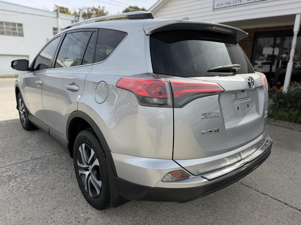 Toyota RAV4 LE AWD (Natl) 2018