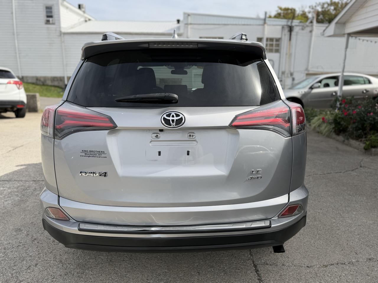 Toyota RAV4 LE AWD (Natl) 2018