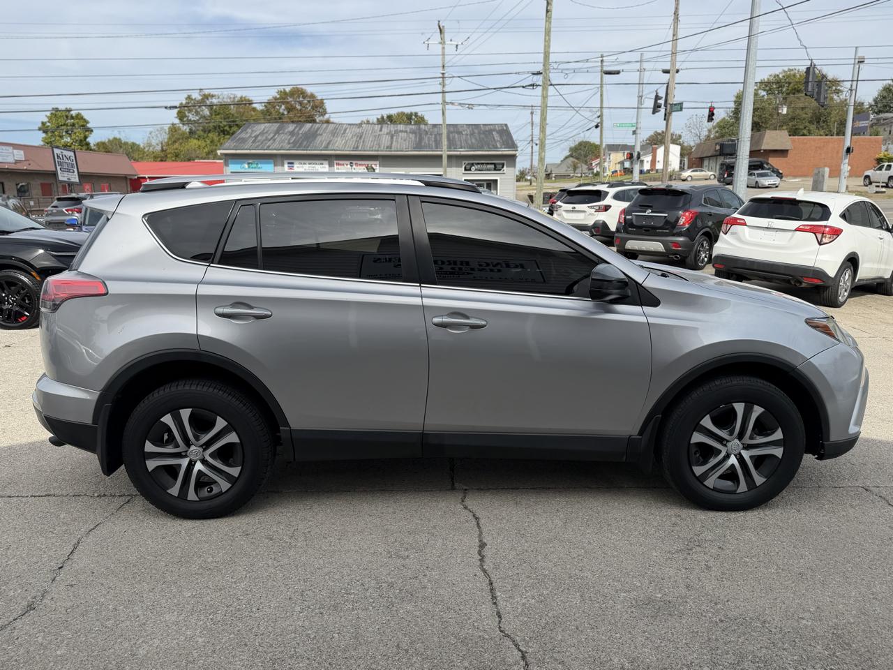 Toyota RAV4 LE AWD (Natl) 2018