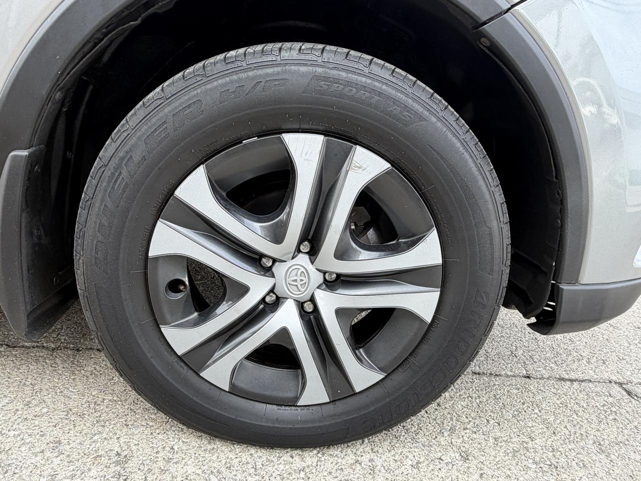 Toyota RAV4 LE AWD (Natl) 2018