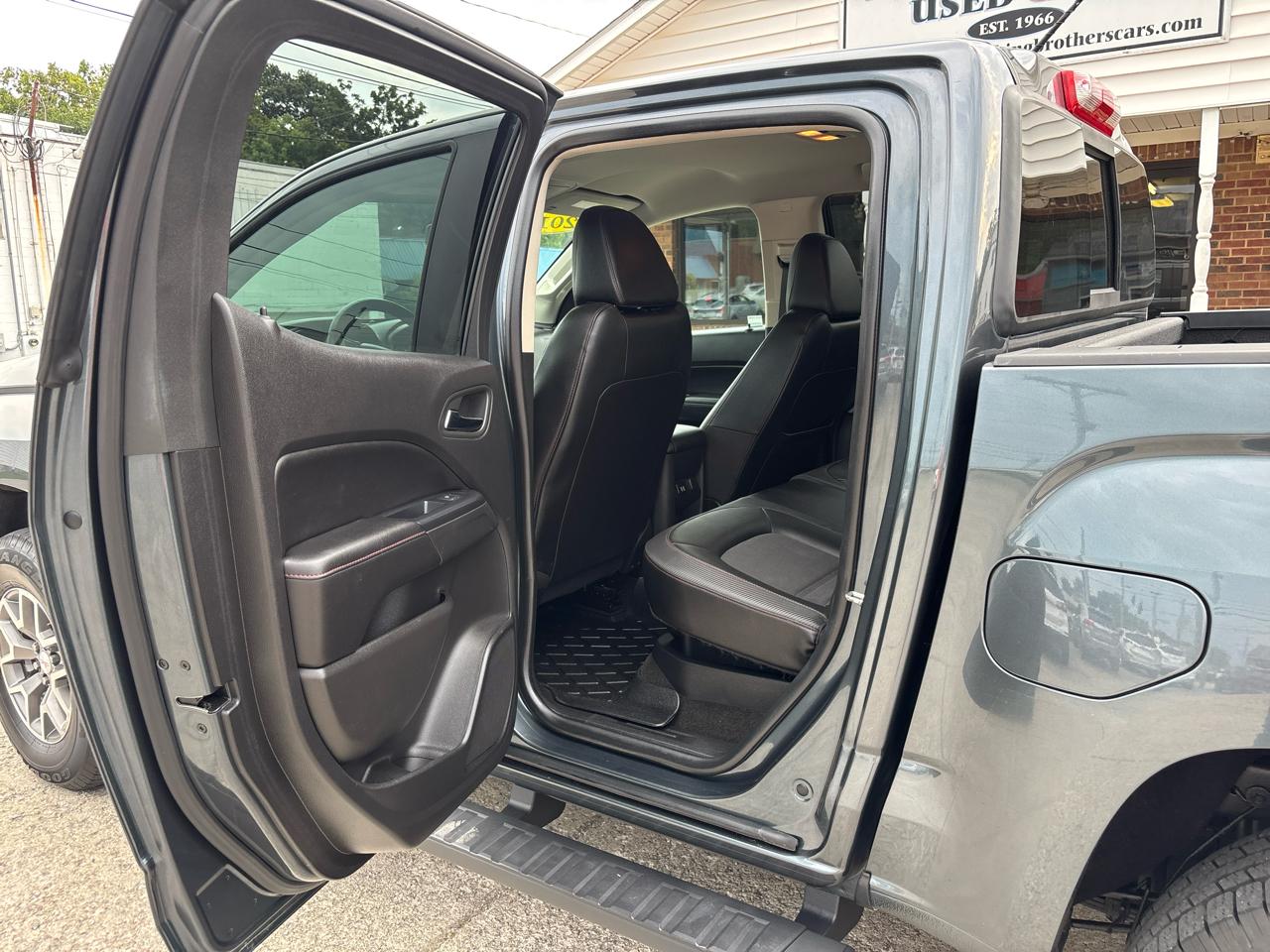 GMC Canyon 4WD Crew Cab 128.3" SLE 2015
