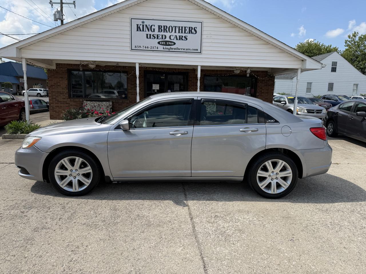 Chrysler 200 4dr Sdn LX 2013