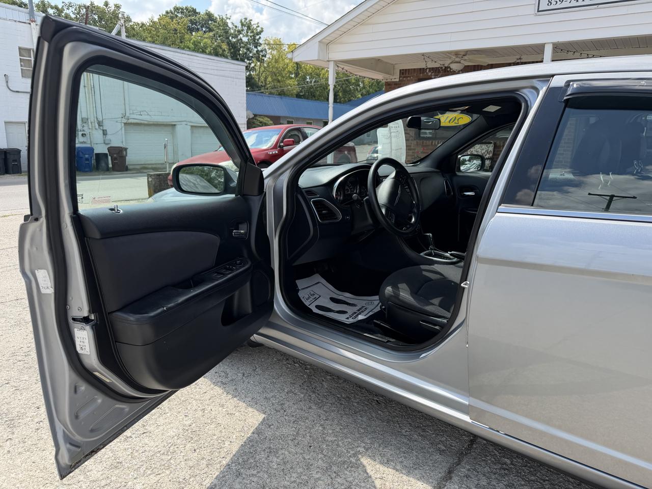 Chrysler 200 4dr Sdn LX 2013