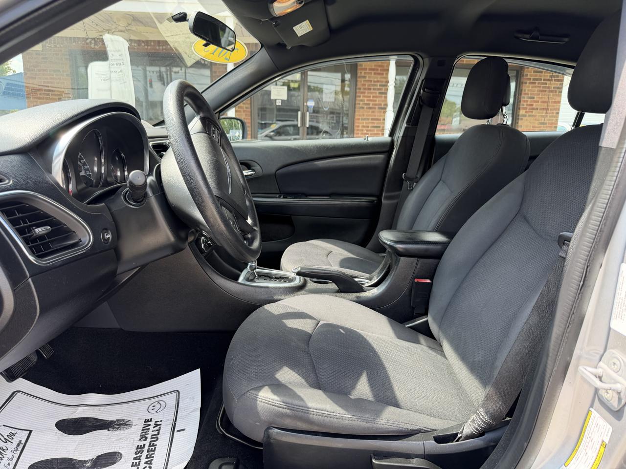 Chrysler 200 4dr Sdn LX 2013