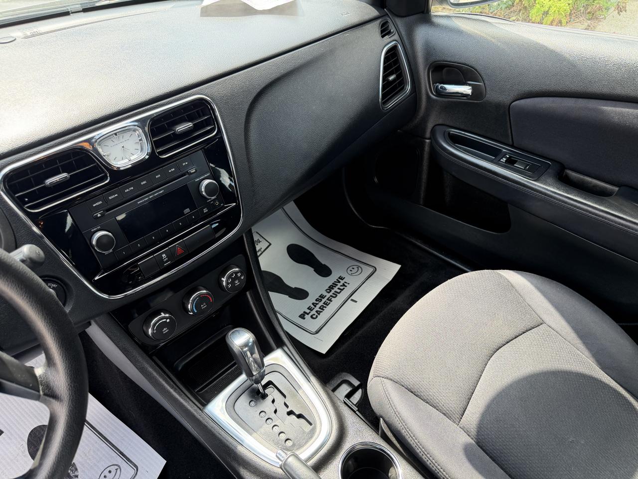 Chrysler 200 4dr Sdn LX 2013