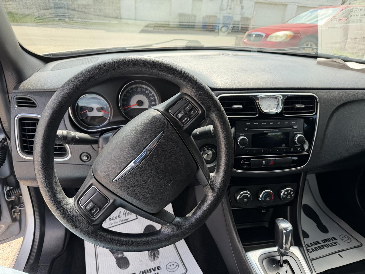 Chrysler 200 4dr Sdn LX 2013