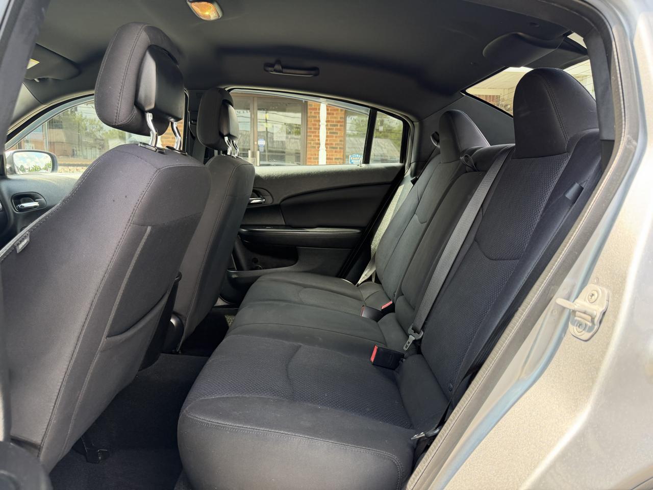 Chrysler 200 4dr Sdn LX 2013