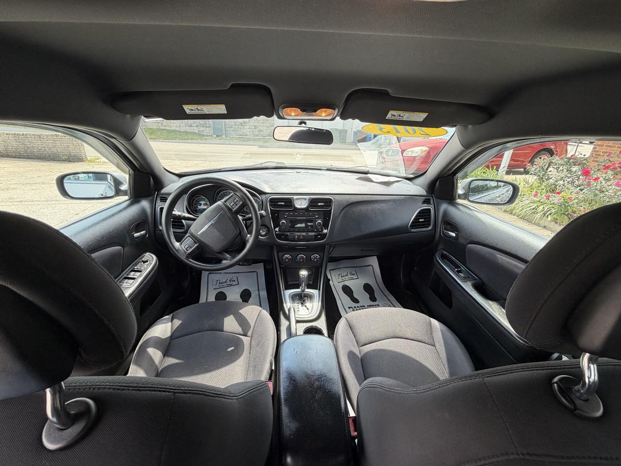Chrysler 200 4dr Sdn LX 2013