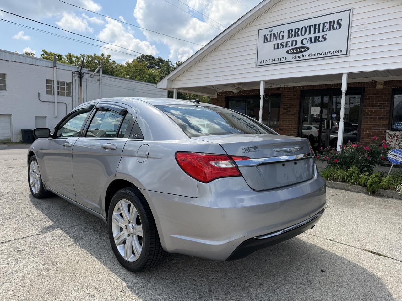 Chrysler 200 4dr Sdn LX 2013