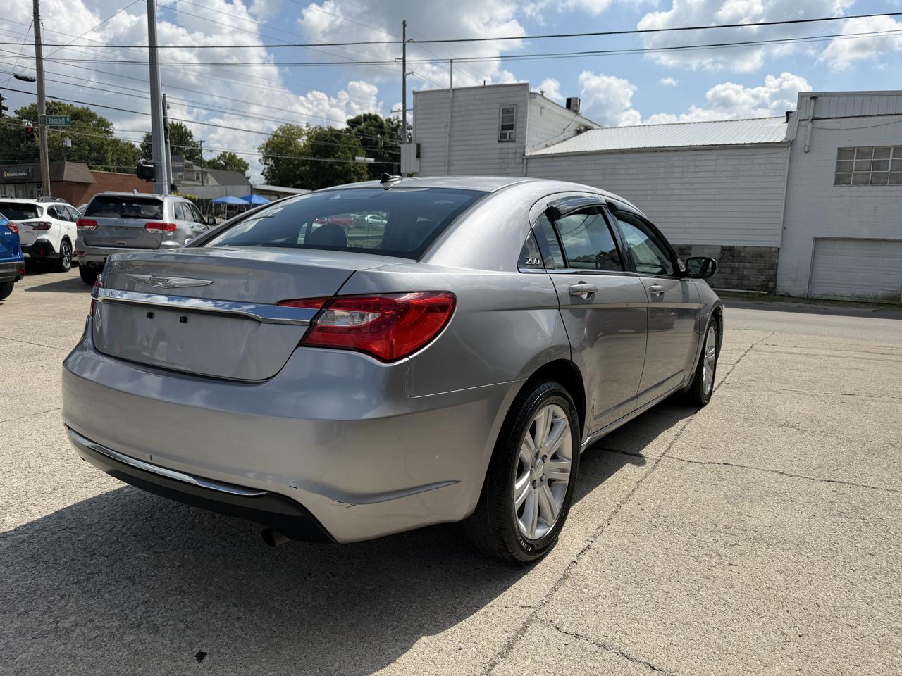 Chrysler 200 4dr Sdn LX 2013