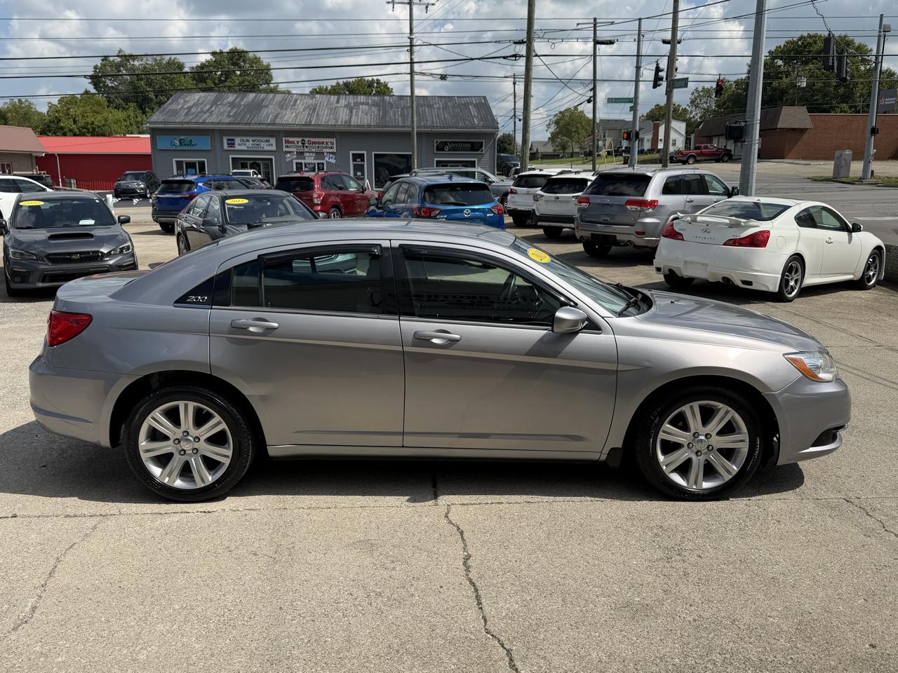 Chrysler 200 4dr Sdn LX 2013