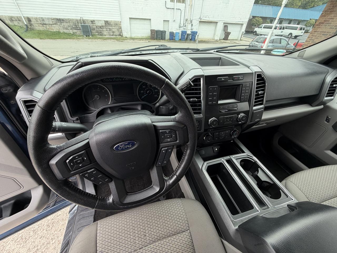 Ford F-150 4WD SuperCab 145" Lariat 2015
