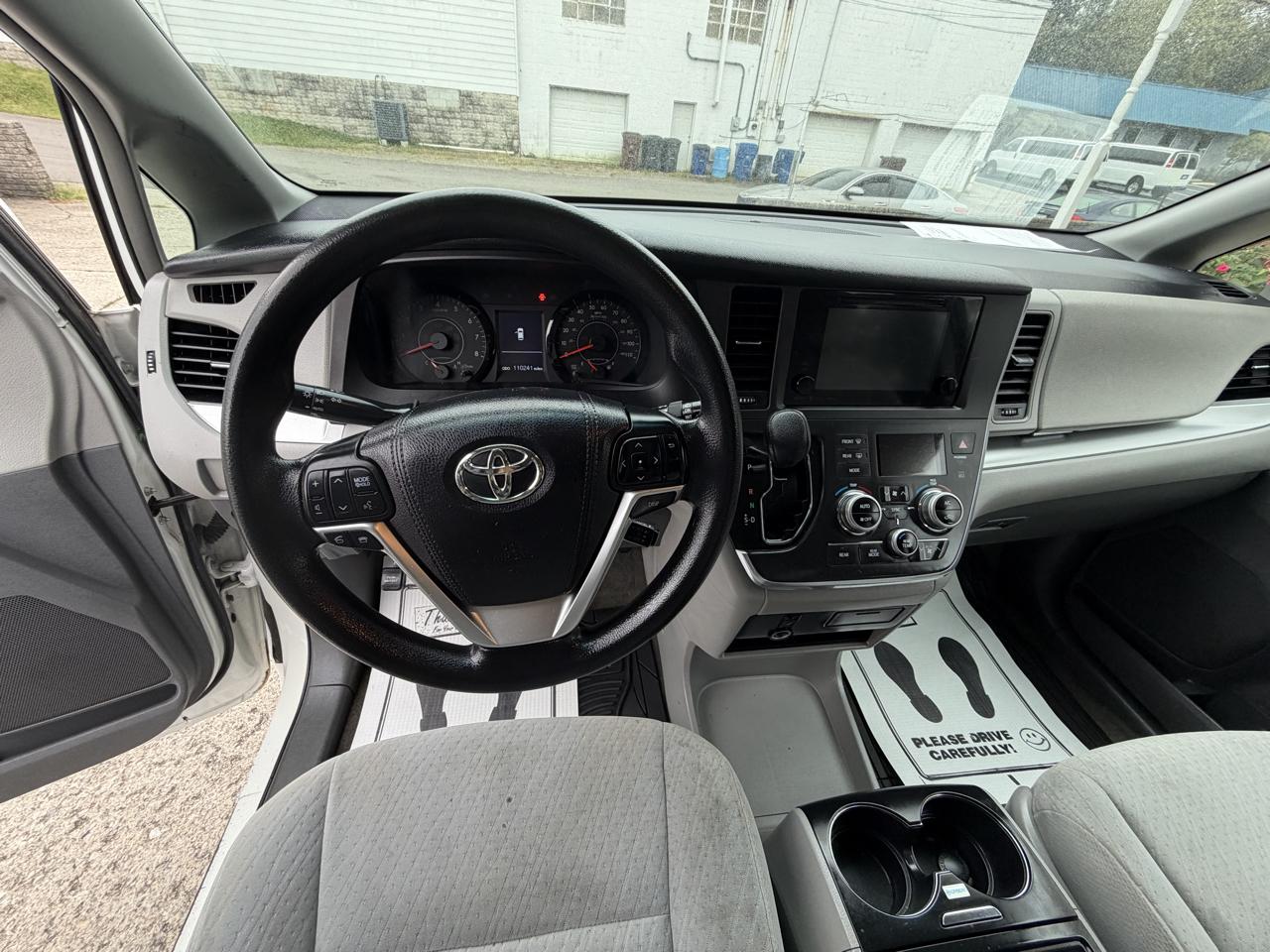 Toyota Sienna 5dr 8-Pass Van LE FWD (Natl) 2016