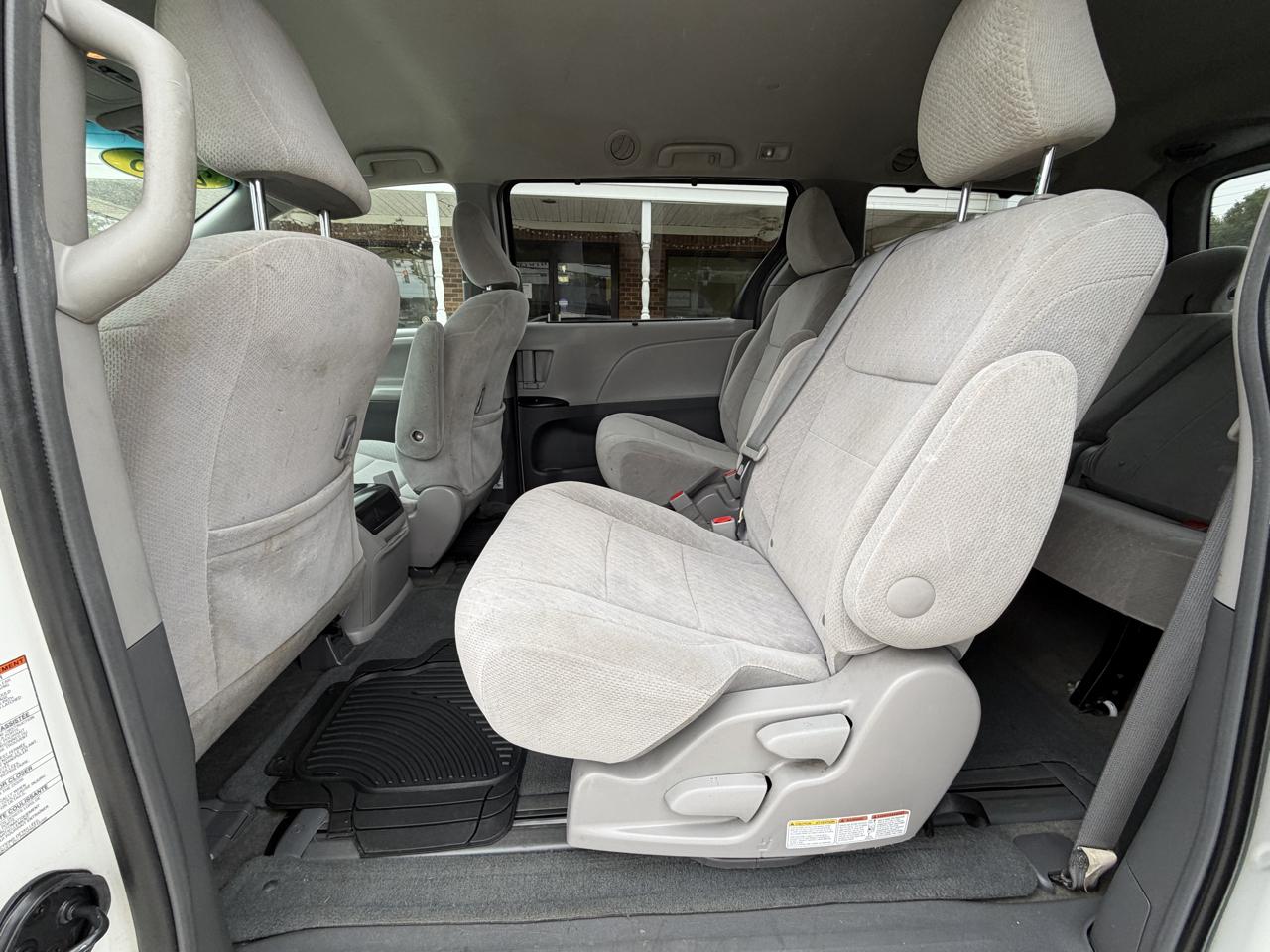 Toyota Sienna 5dr 8-Pass Van LE FWD (Natl) 2016