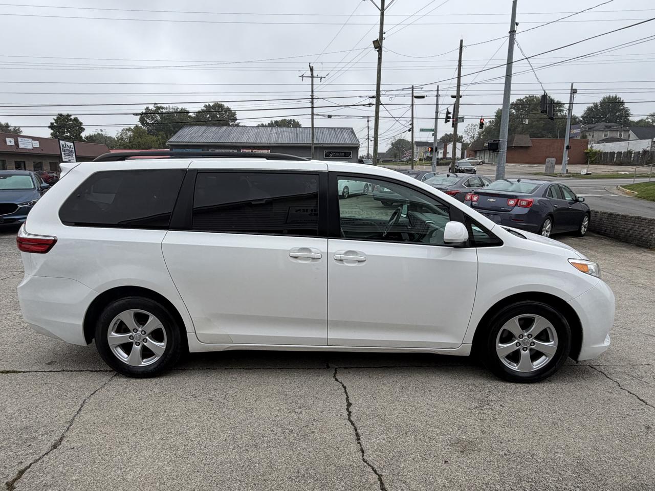 Toyota Sienna 5dr 8-Pass Van LE FWD (Natl) 2016