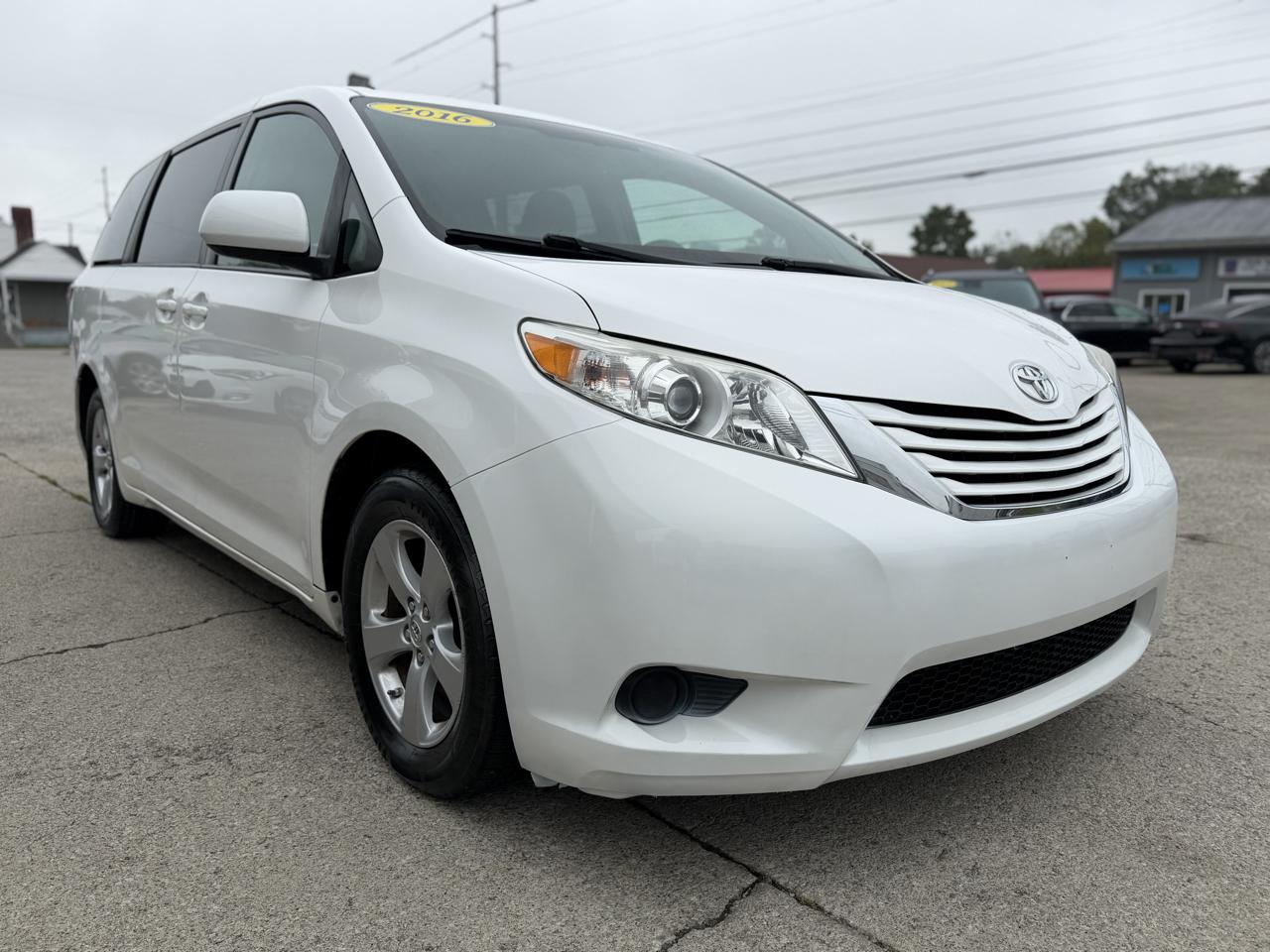 Toyota Sienna 5dr 8-Pass Van LE FWD (Natl) 2016