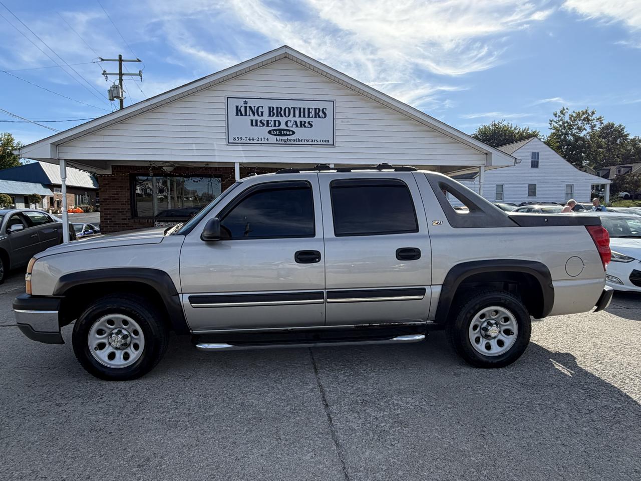 Chevrolet Avalanche 1500 5dr Crew Cab 130" WB 4WD Z71 2004