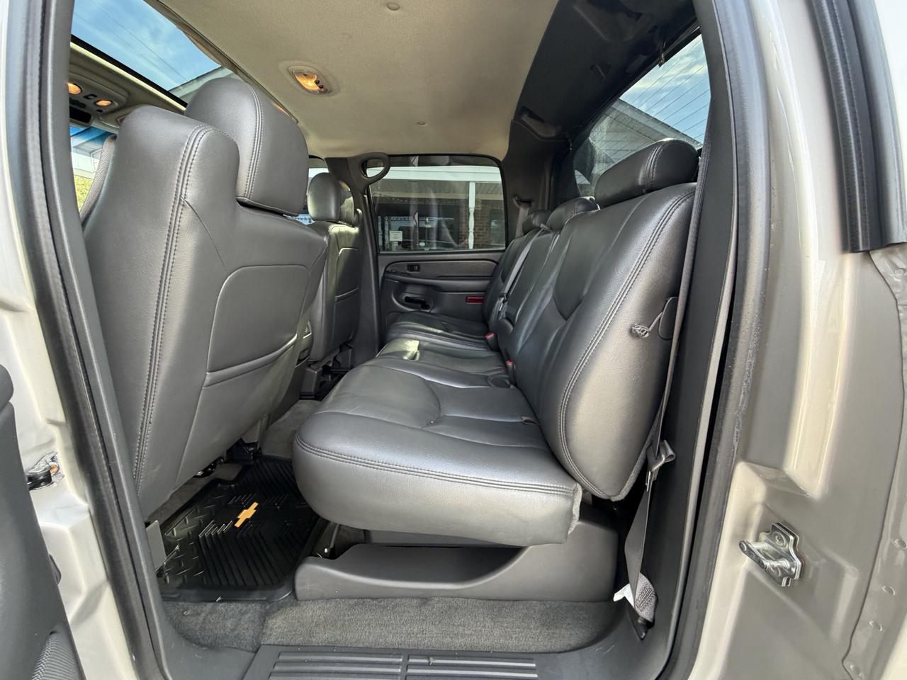 Chevrolet Avalanche 1500 5dr Crew Cab 130" WB 4WD Z71 2004