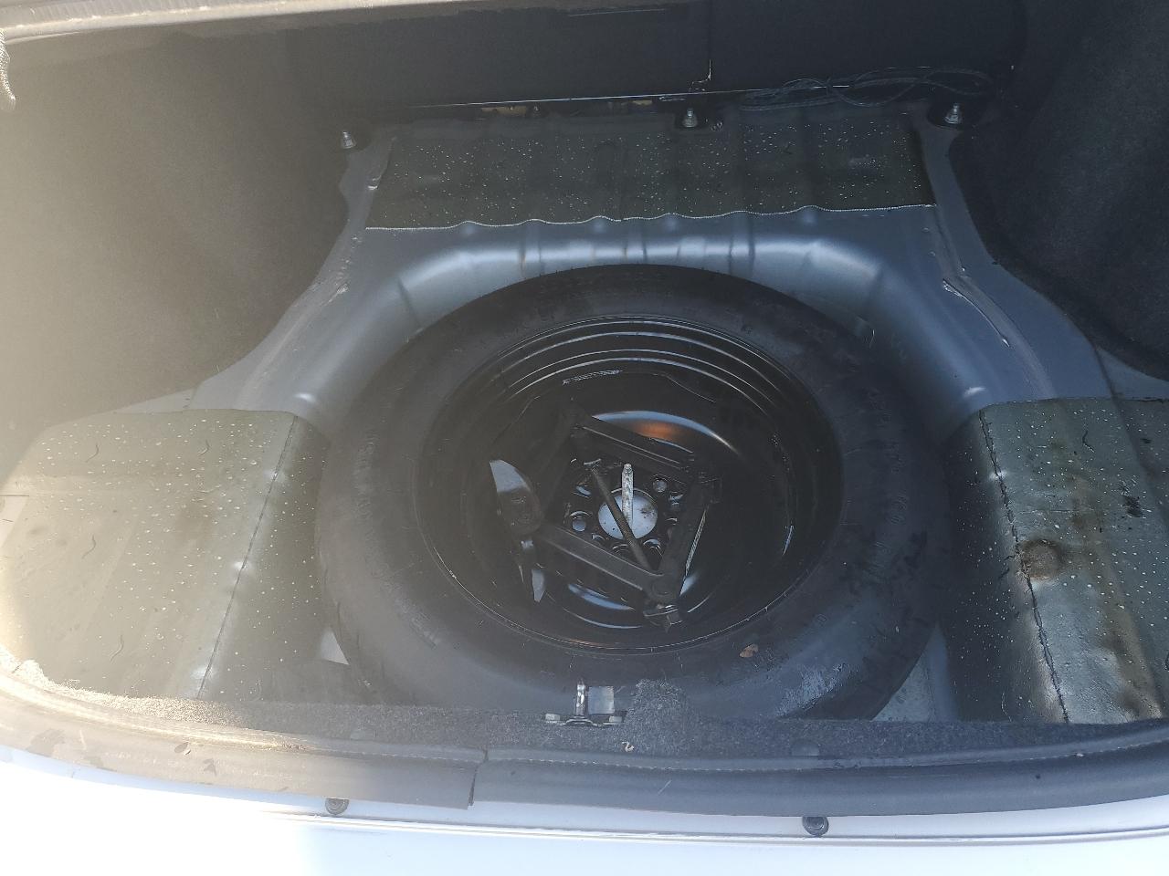 Chrysler 200 4dr Sdn Touring 2012