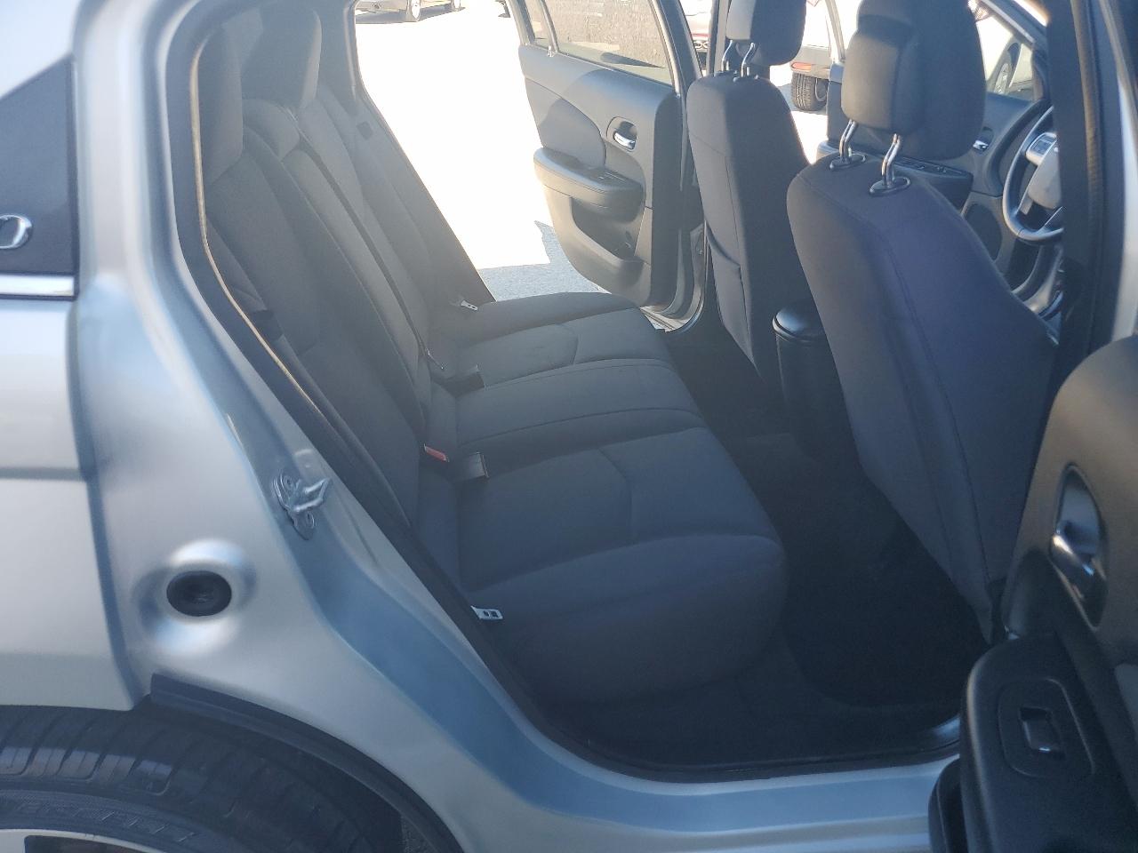 Chrysler 200 4dr Sdn Touring 2012