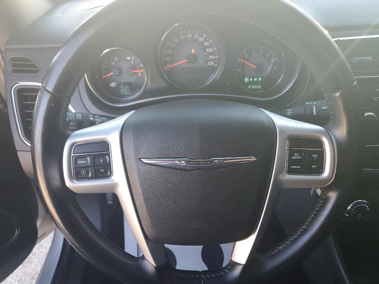 Chrysler 200 4dr Sdn Touring 2012
