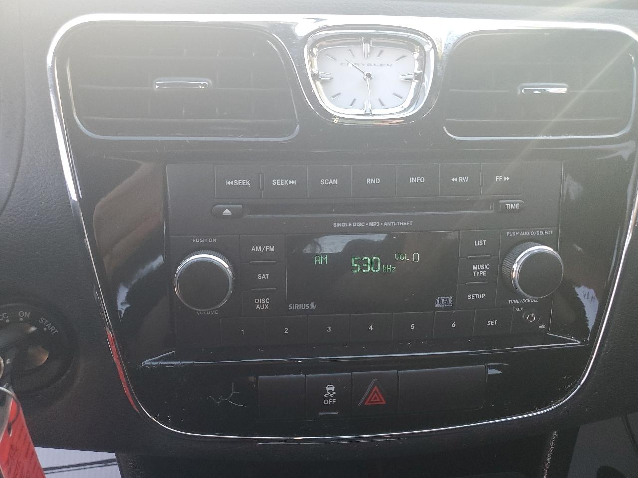 Chrysler 200 4dr Sdn Touring 2012