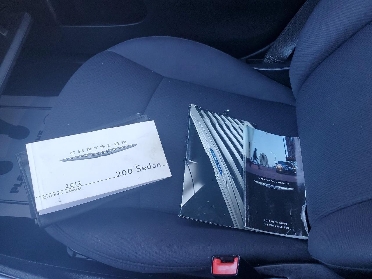 Chrysler 200 4dr Sdn Touring 2012