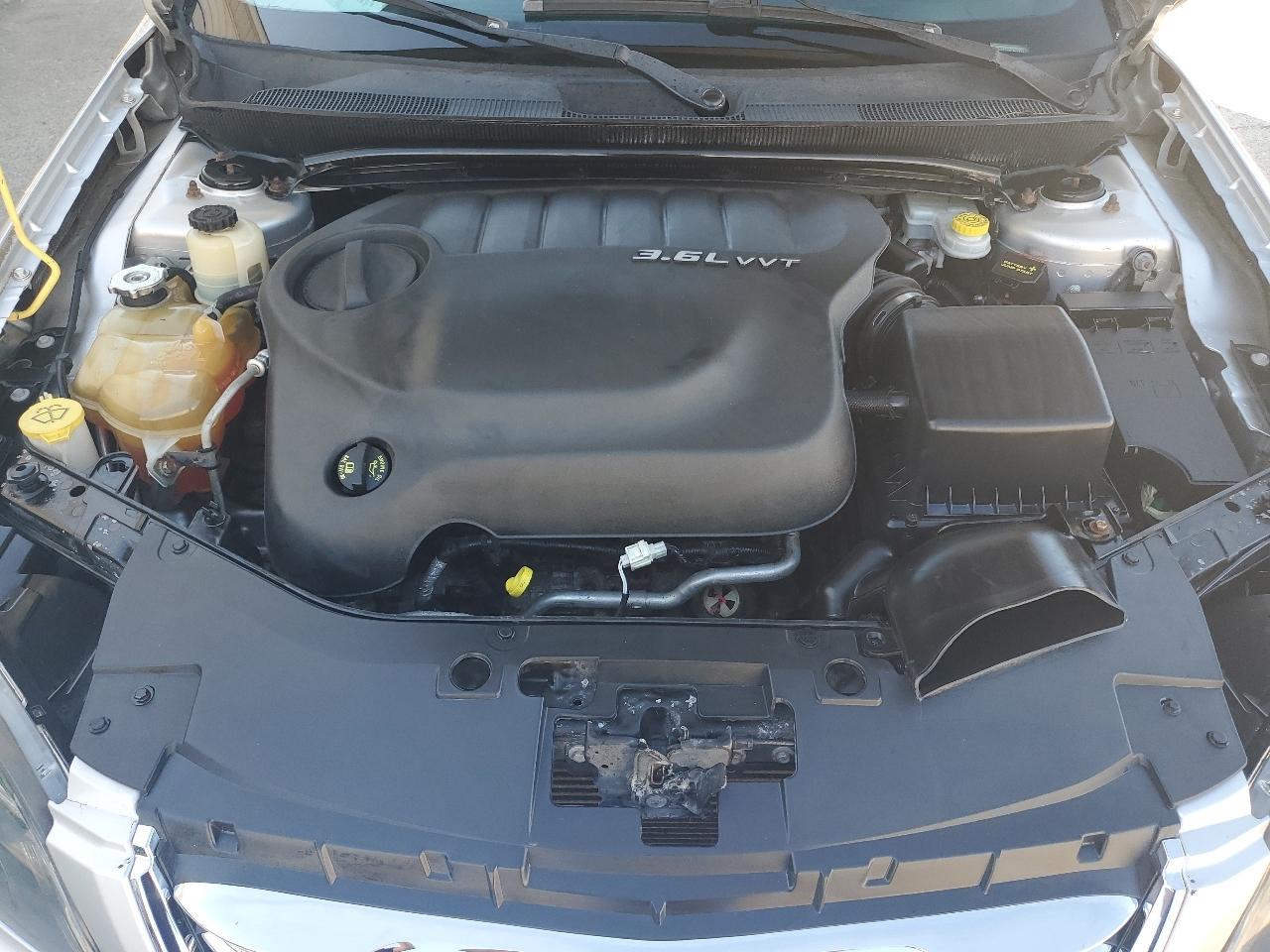 Chrysler 200 4dr Sdn Touring 2012