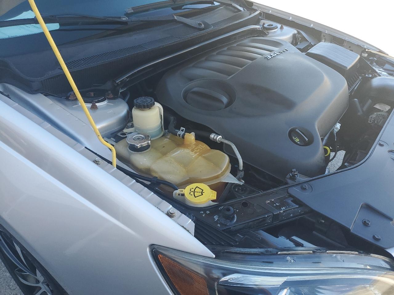Chrysler 200 4dr Sdn Touring 2012