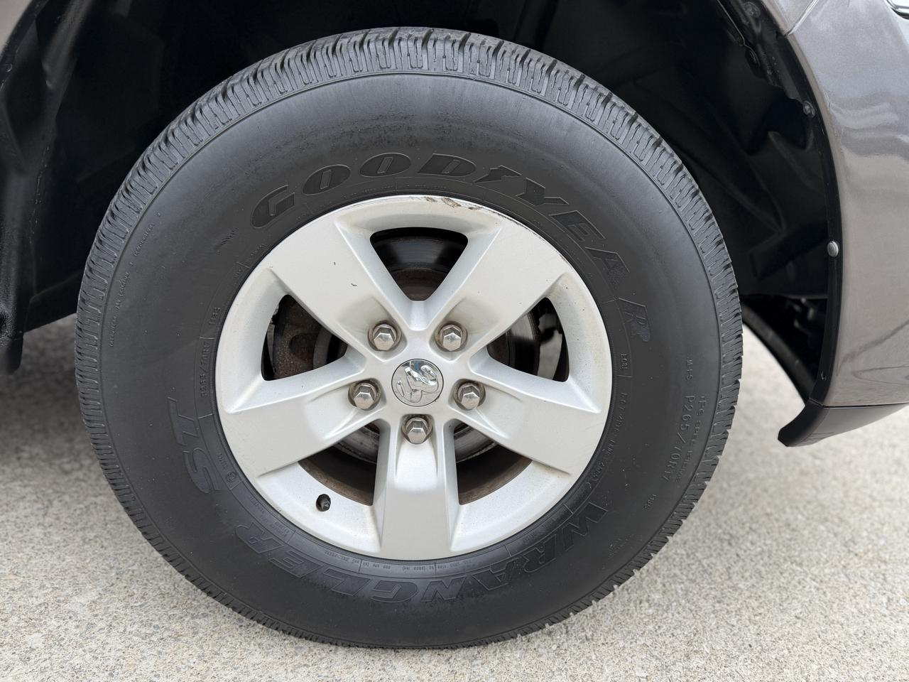 RAM 1500 Express 4x4 Quad Cab 6'4" Box 2017