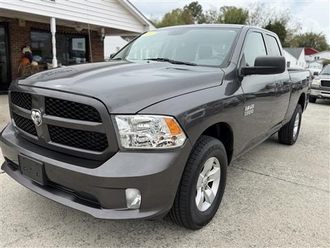 2017 RAM 1500 Express 4x4 Quad Cab 6'4" Box