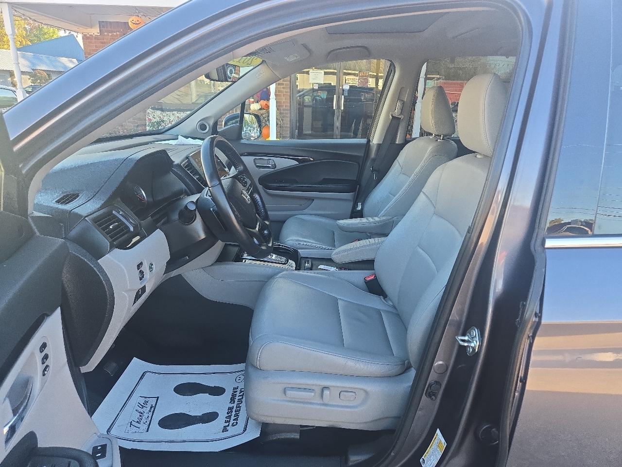 Honda Pilot Touring 8-Passenger AWD 2019