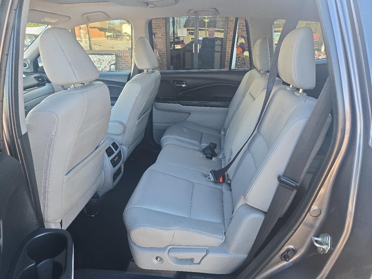 Honda Pilot Touring 8-Passenger AWD 2019