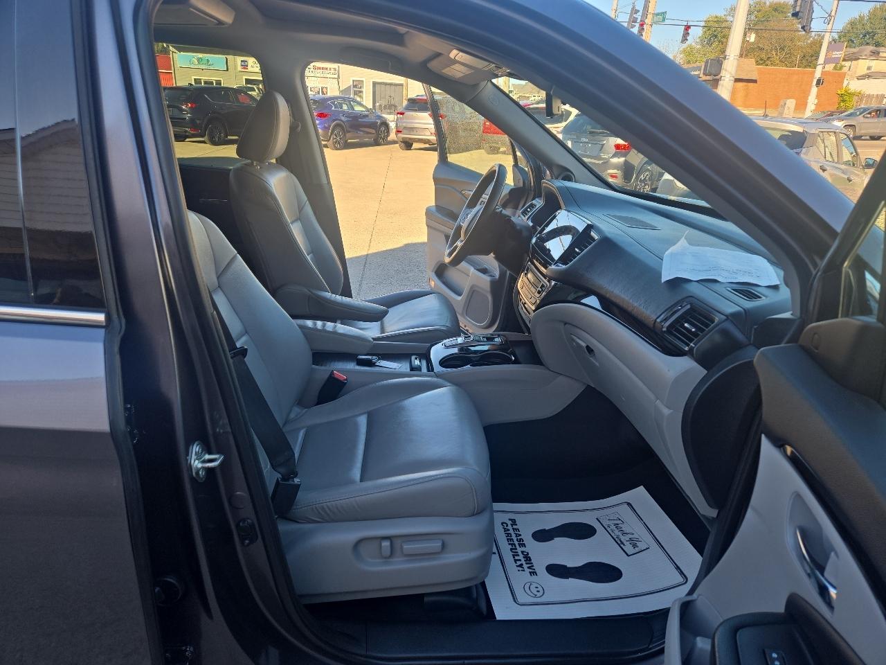 Honda Pilot Touring 8-Passenger AWD 2019