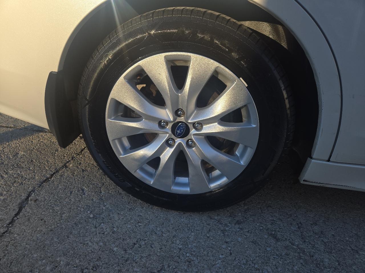 Subaru Legacy 4dr Sdn 2.5i Premium PZEV 2016