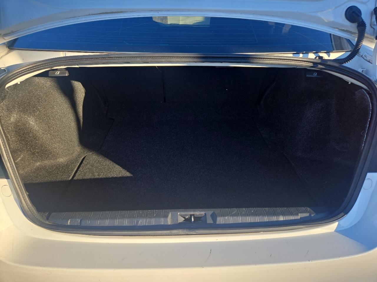 Subaru Legacy 4dr Sdn 2.5i Premium PZEV 2016