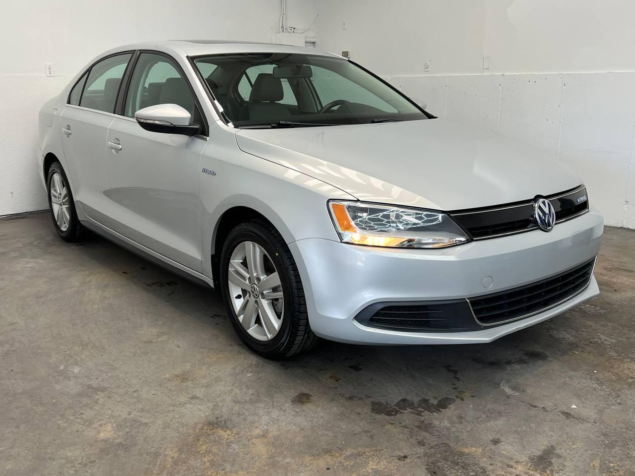 Volkswagen Jetta Hybrid  2013