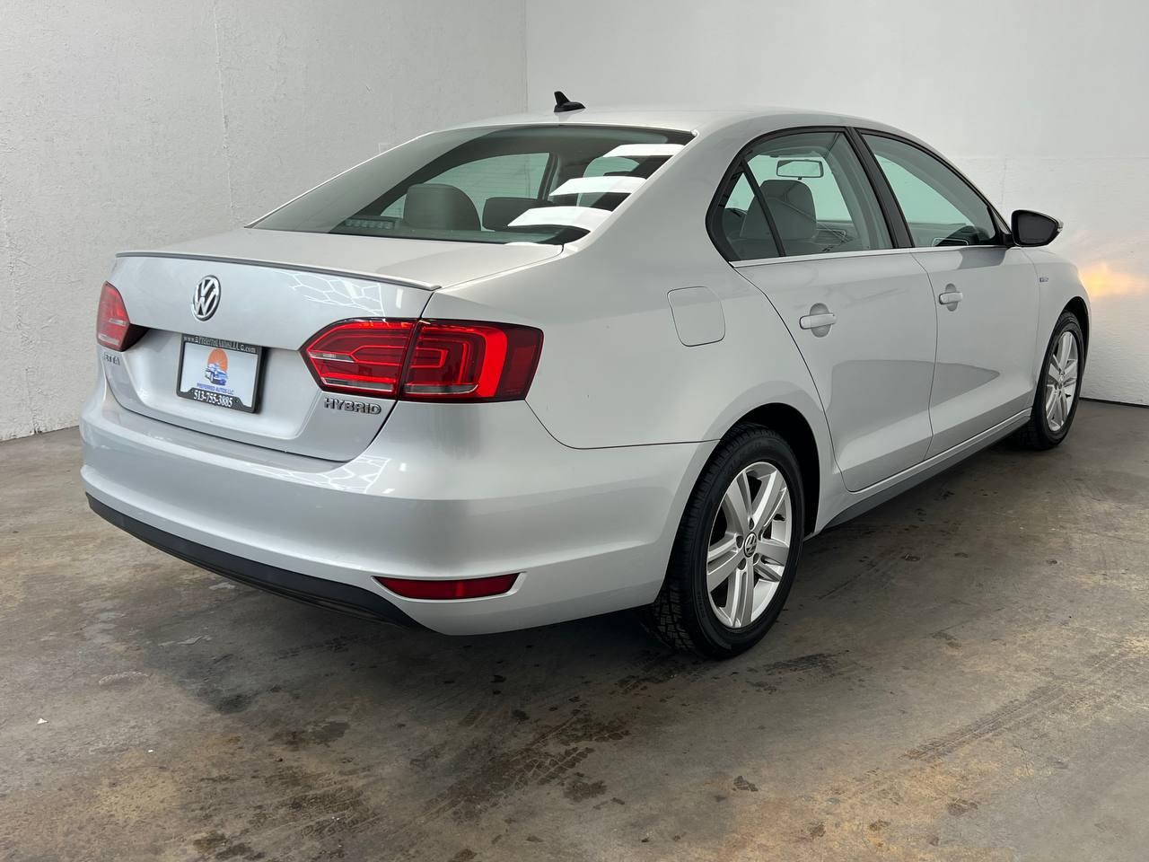 Volkswagen Jetta Hybrid  2013