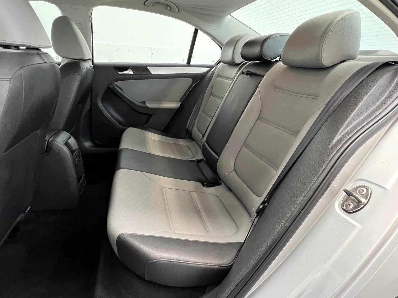 Volkswagen Jetta Hybrid  2013