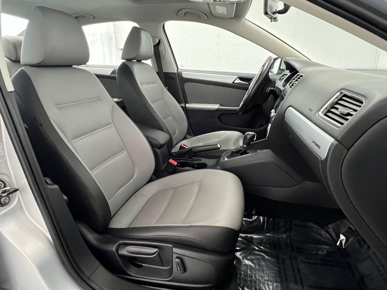 Volkswagen Jetta Hybrid  2013